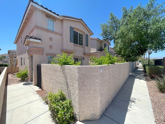 Building Photo - 3bedroom home in a GATED community near the strip