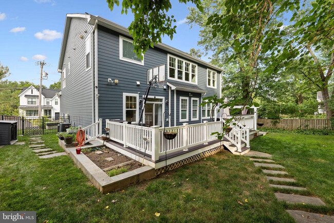 Building Photo - 1003 Hillcrest Dr SW