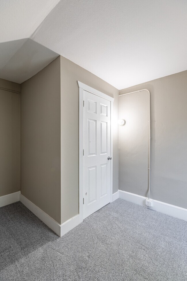 Building Photo - 324 Copeland Ave