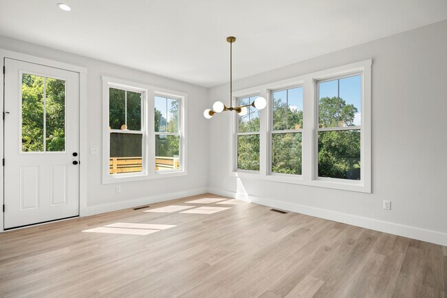 Building Photo - Modern Two-Story Home in West Asheville!