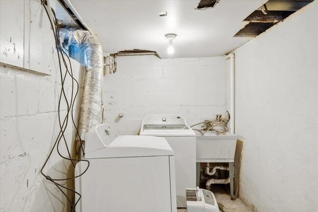 Building Photo - 928 8th Ave S