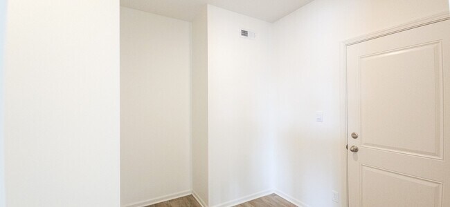 Building Photo - 10438 Morse Pl