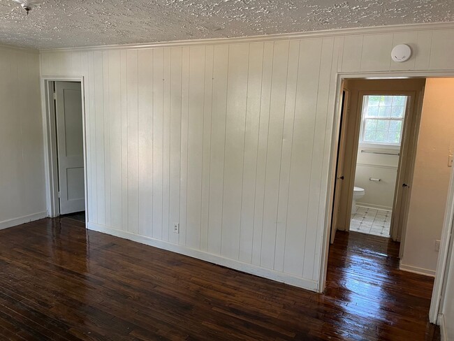 Building Photo - 2322 Briarfield Rd
