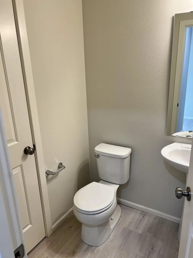 Building Photo - Enormous Two-Story Home- Available January 9th