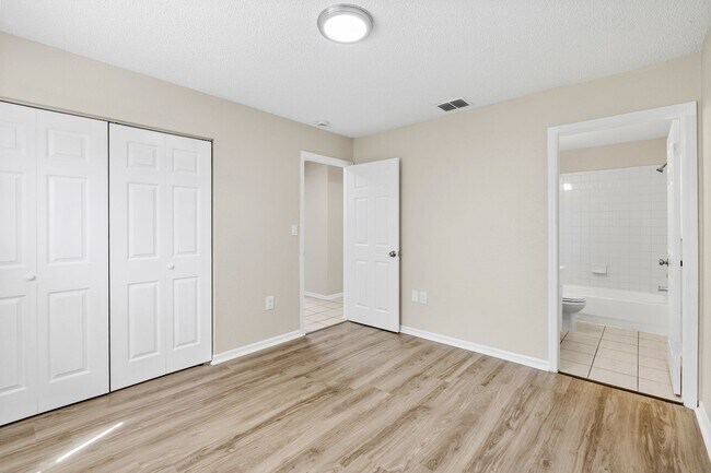 Building Photo - Cute 3/2 home with garage