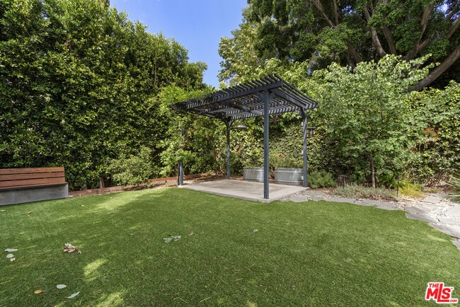 Building Photo - 4031 Camero Ave