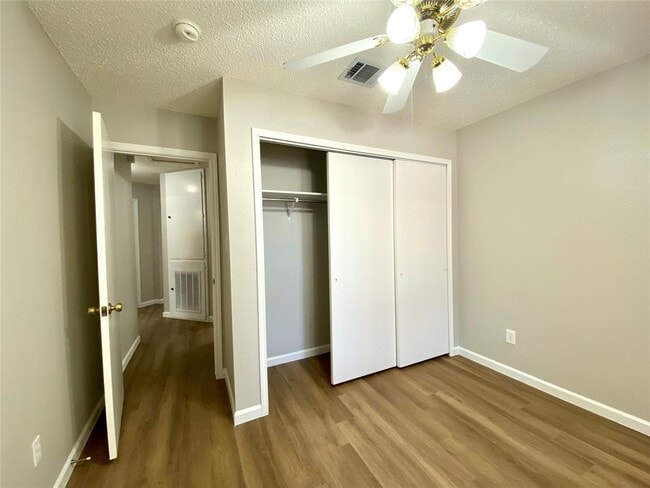 Building Photo - 2101 Jasper Ln