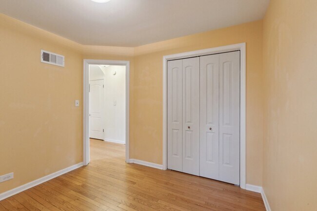 Building Photo - 9225 Karlov Ave