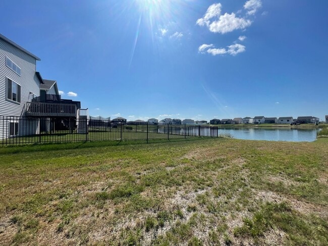 Building Photo - Single Family Home 4bed/3bath 2 stall garage
