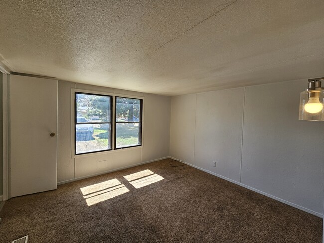 Building Photo - 89 Homestead Dr