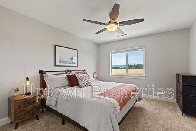Building Photo - 753 SE Boysen Ln