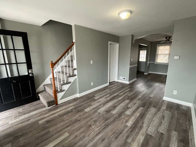 Building Photo - Newly Renovated Townhome available in 21224!