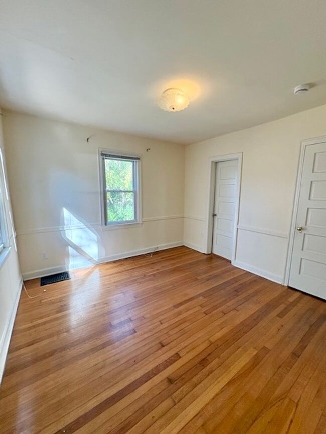 Building Photo - 4541 Fairfield Dr