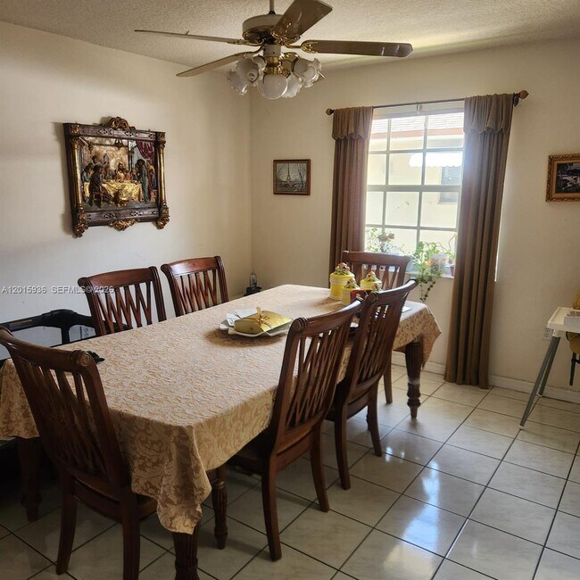 Building Photo - 2018 SW 58th Ct