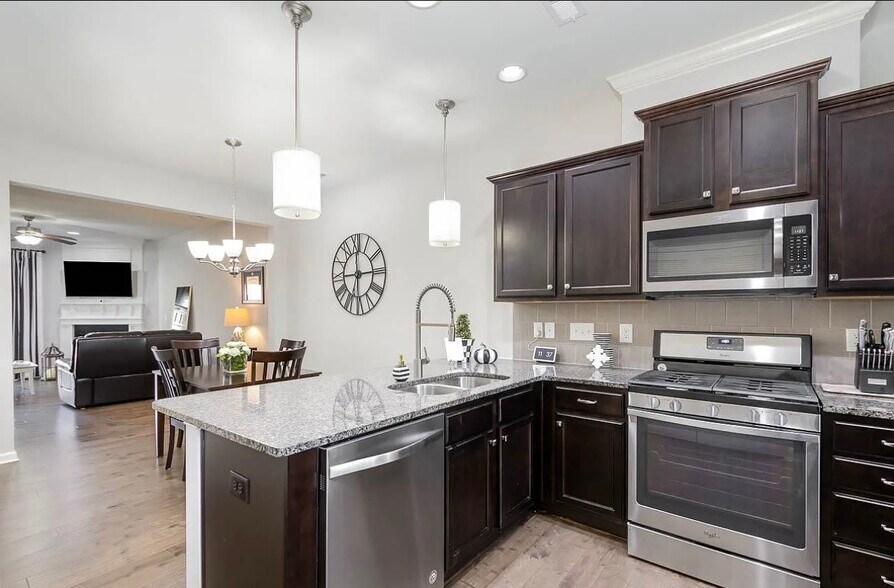 Building Photo - 206 Churment Ct