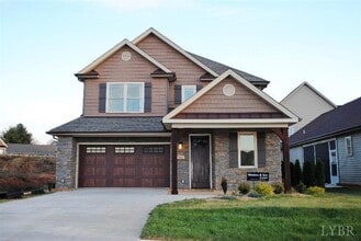 Building Photo - 304 Hunterdale Dr