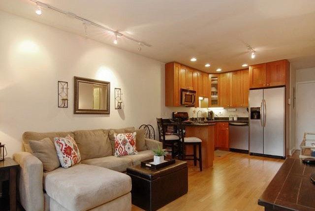 Building Photo - 2036 N Larrabee St