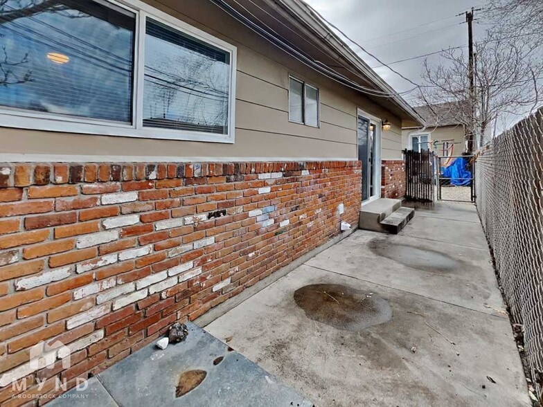 Building Photo - 333 9th St