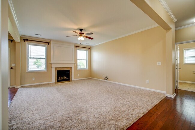 Building Photo - Gorgeous 4/5 BR, 3 BA, 2 Car Garage Home with Fenced Backyard and Large Storage Unit