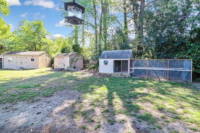 Building Photo - 1510 Crescent Dr