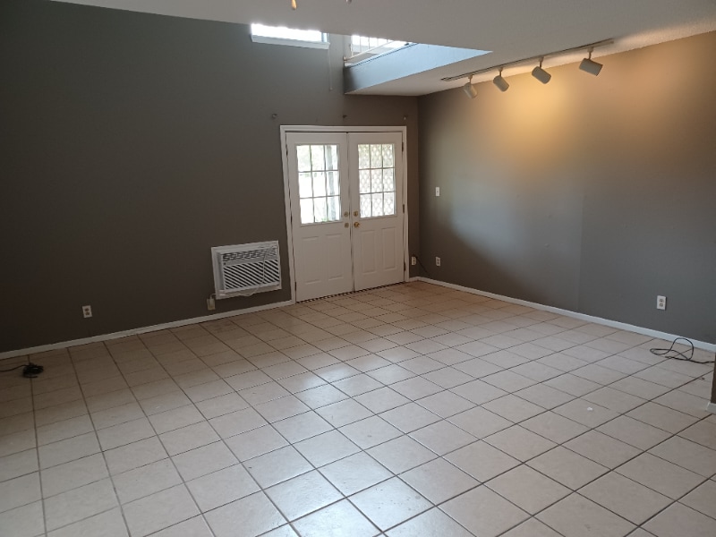 Building Photo - 313 Bolivar Ave