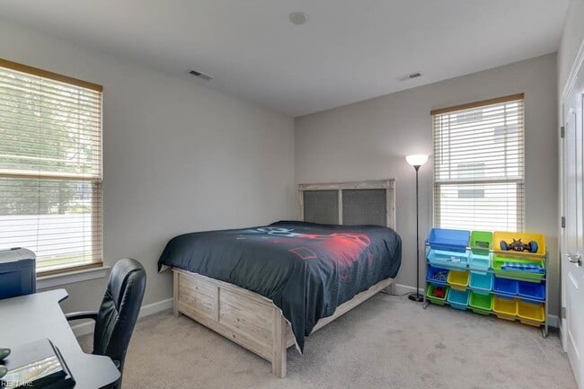 Building Photo - 115 Farrand Dr