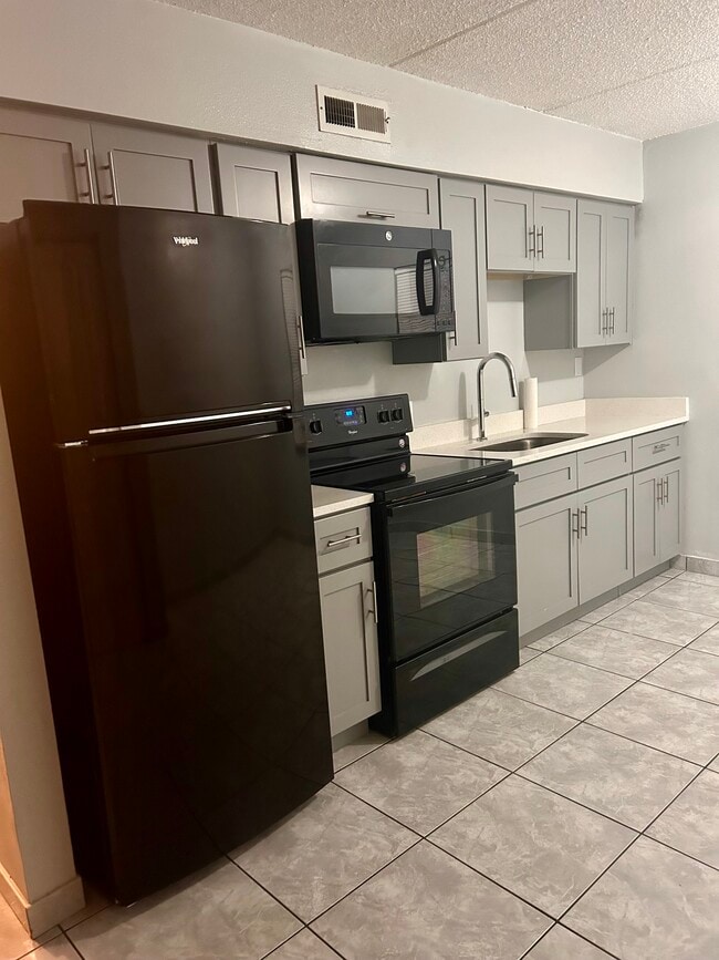 Building Photo - 715 Michigan Ct