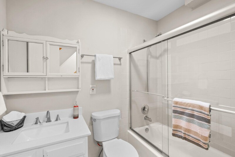 Building Photo - 628 S Paca St