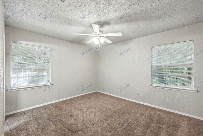 Building Photo - 425 Highcrest Dr