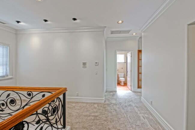 Building Photo - 15624 Sombra Ave