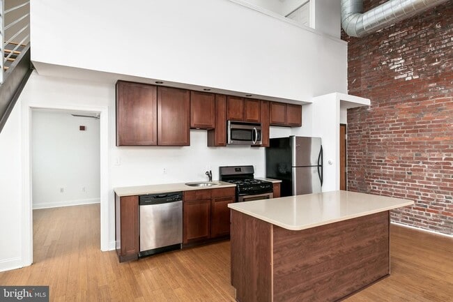 Building Photo - 1637 Poplar Street Unit S4