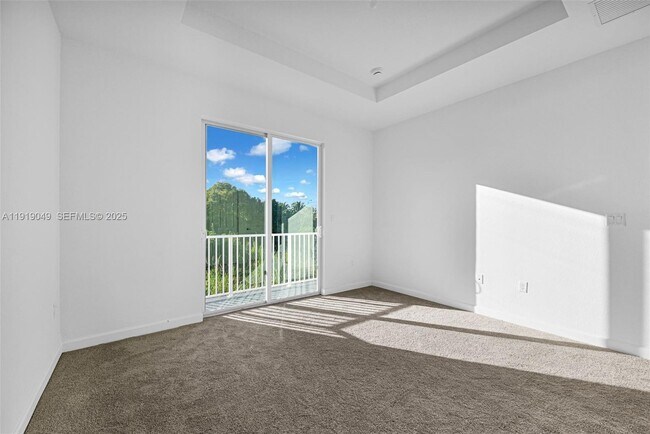 Building Photo - 1400 SE 6th Rd