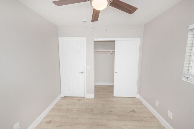 Building Photo - 511 Stork St
