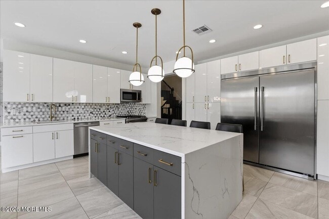 Building Photo - 475 Monmouth Pl