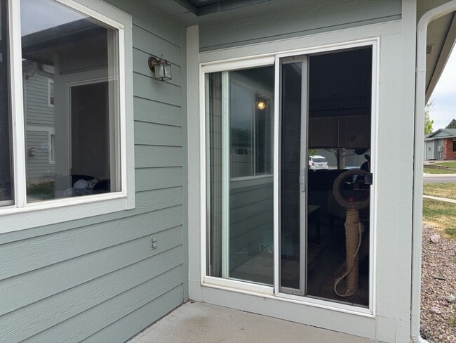 Building Photo - STUDENTS WELCOME! 3 Bed, 2 Bath Duplex in West Fort Collins close to Foothills