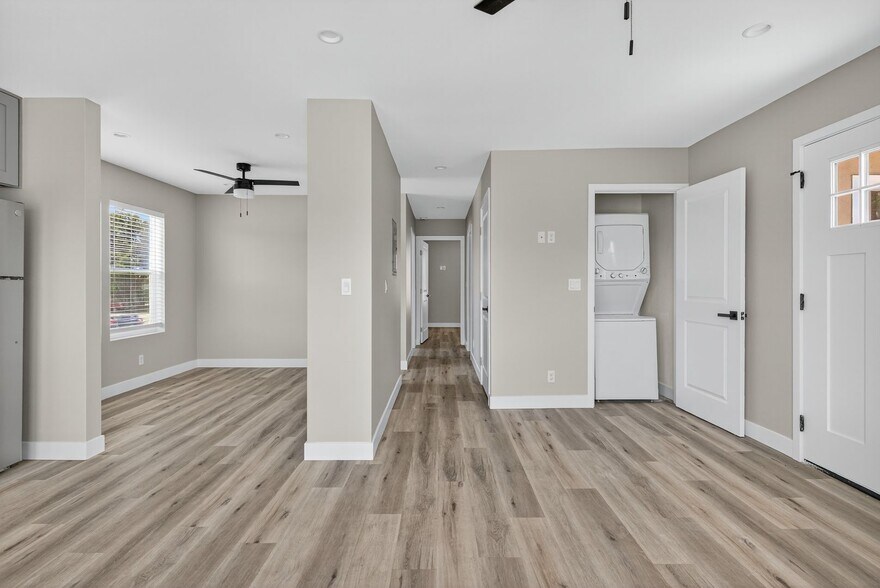 Building Photo - 113 S Lillie Ave