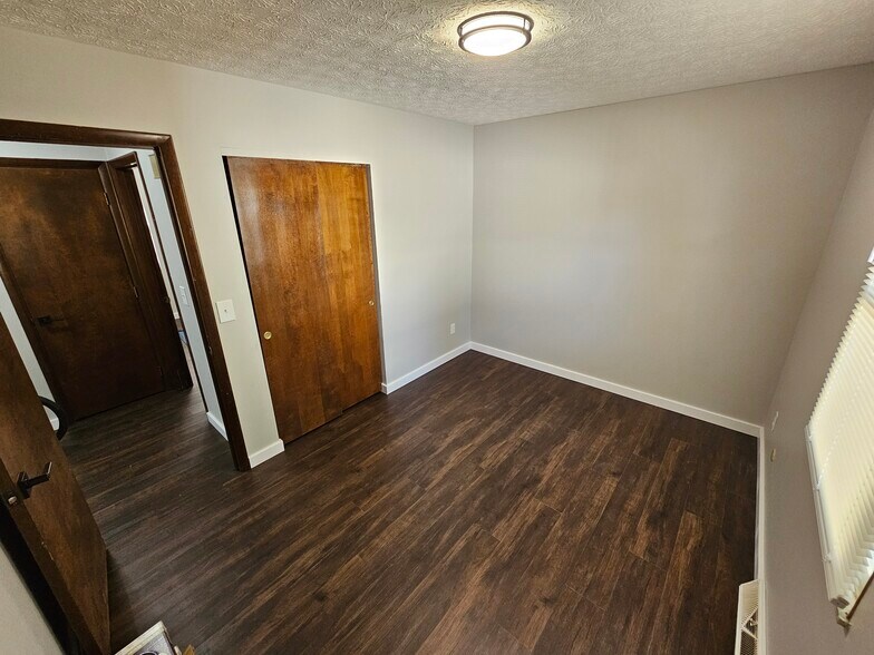 Building Photo - 126 Mossman Ave