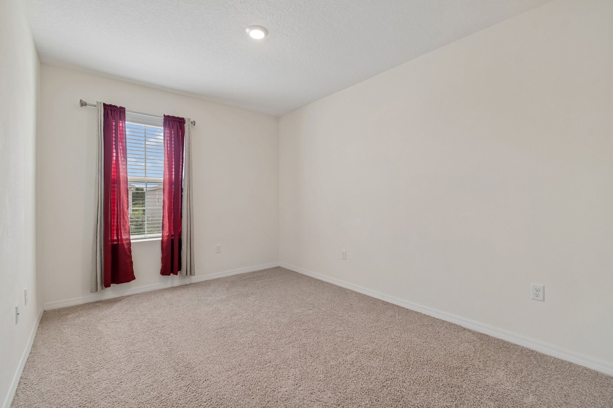Building Photo - 17053 Oval Rum Dr