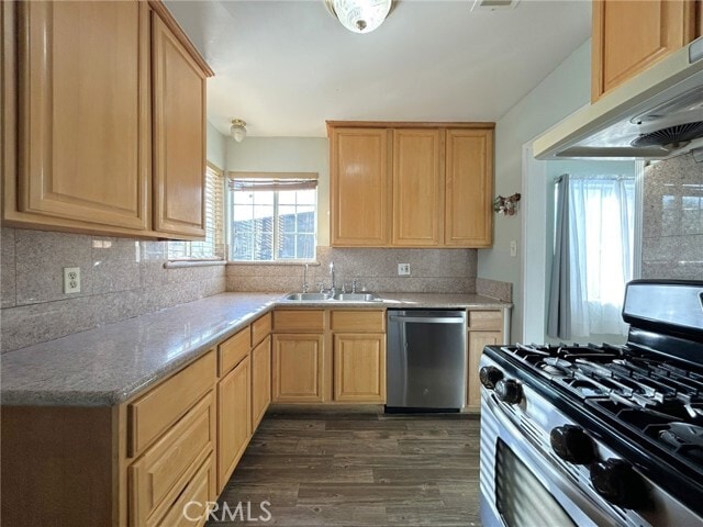 Building Photo - 235 E 43rd St