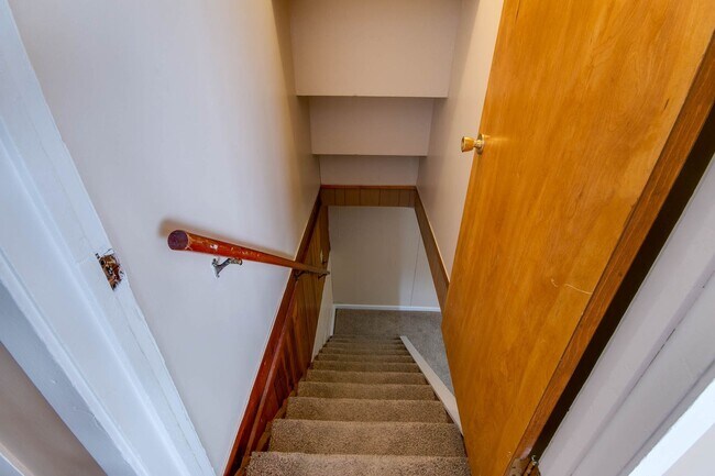 Building Photo - 1816 Elaine Dr