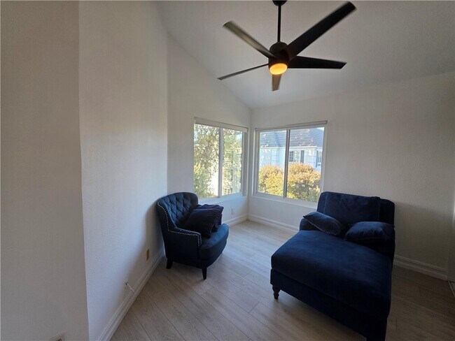 Building Photo - 240 Nice Ln