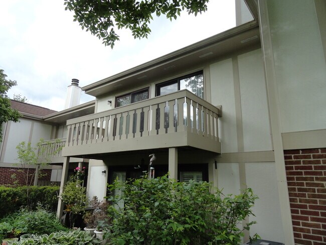 Building Photo - 686 Scanlon Dr