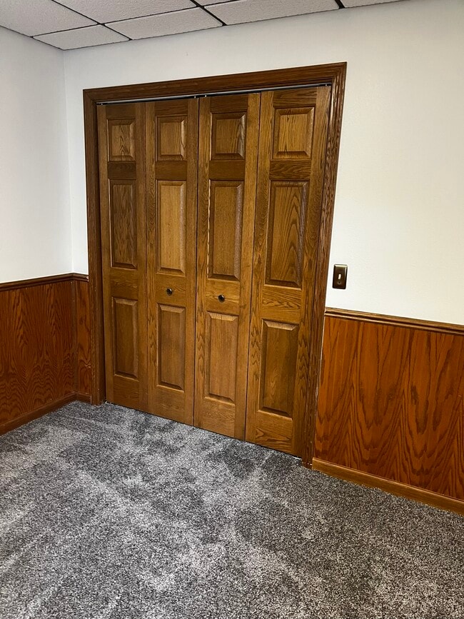 Building Photo - Main Street Lower Apartment