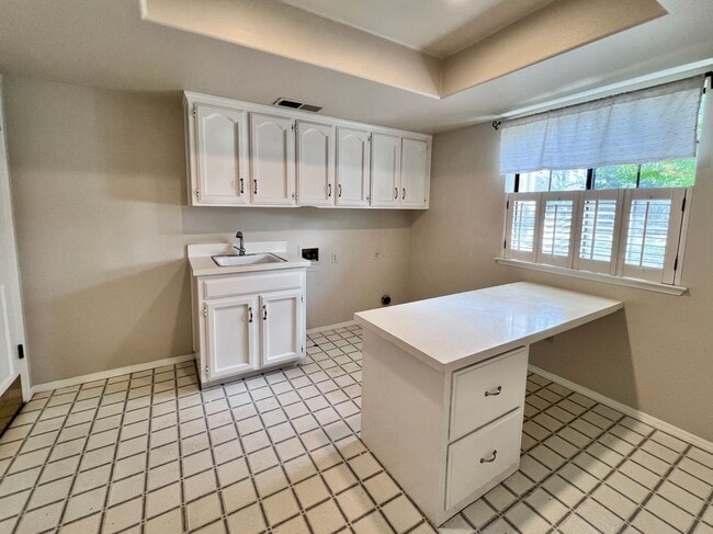 Building Photo - $3,600 Cole & Millbrook, 4 Bedroom House -...