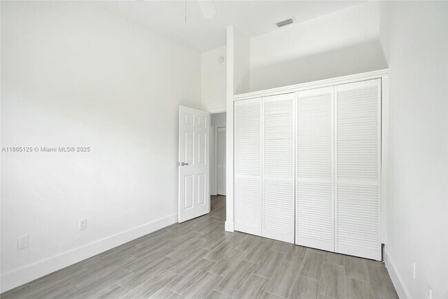 Building Photo - 4163 SW 85th Ave