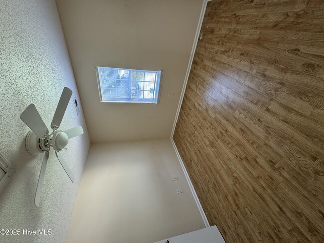 Building Photo - 1127 Brownlea Dr