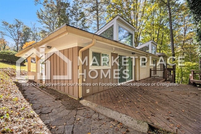 Building Photo - 2542 Melinda Dr NE