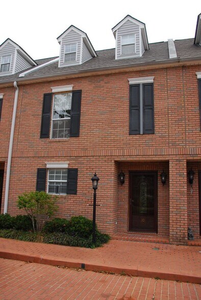 Primary Photo - 220 Church Ave