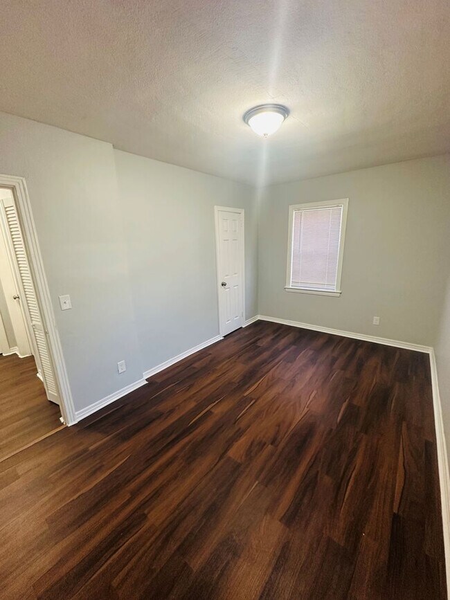 Building Photo - 3146 2nd St Cir