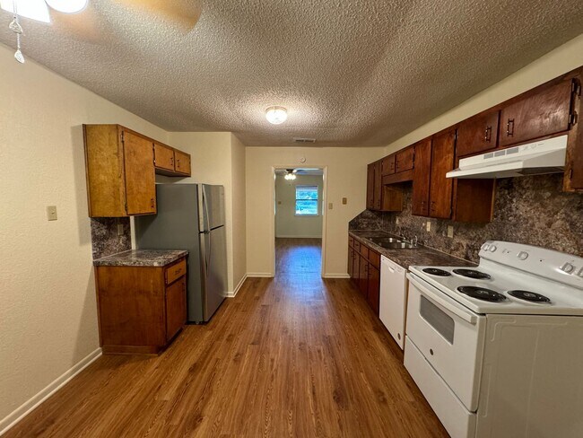 Building Photo - 1115 White Ave